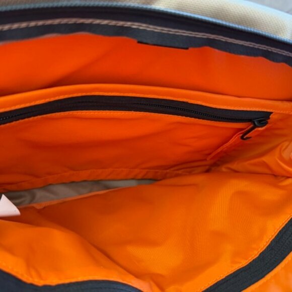 MYSTERY RANCH Shoulder or Crossbody Bag District 8 - Picture 3 of 3